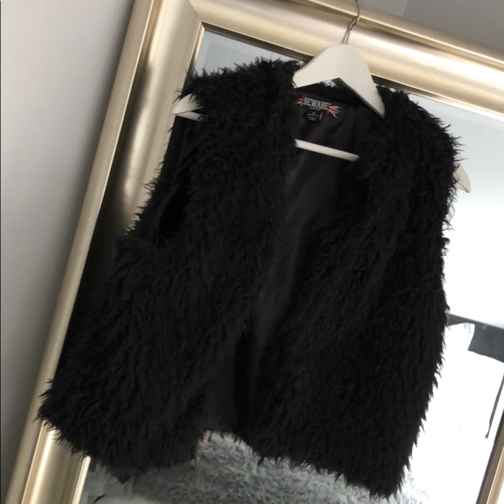 BLACK FAUX FUR VEST